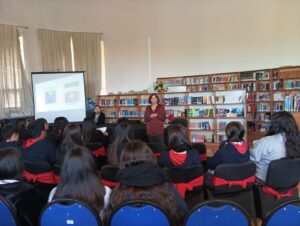 Charla de la Dra. Macarena Areco fortalece vínculo académico en el Liceo República de Siria